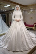 Dila tesettür gelinlik saten pileli kuyruklu - VznModa Dila-tesettur-gelinlik-saten-pileli-kuyruklu