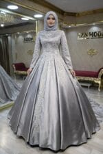 Elif gümüş saten tesettür abiye elbise a kesim kuyruklu - VznModa Elif-gumus-saten-tesettur-abiye-elbise-a-kesim-kuyruklu