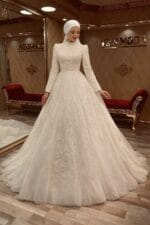 Vildan-kirik-beyaz-tesettur-helen-islemeli-gelinlik