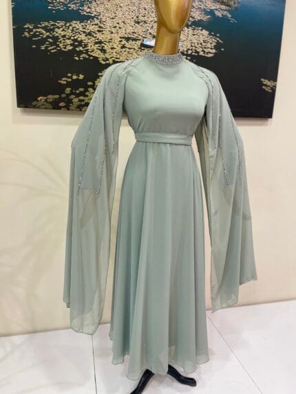 Lina-Model-Mint-Yesili-Pelerinli-Kol-Tas-Detayli-Tesettur-Abiye-Elbise