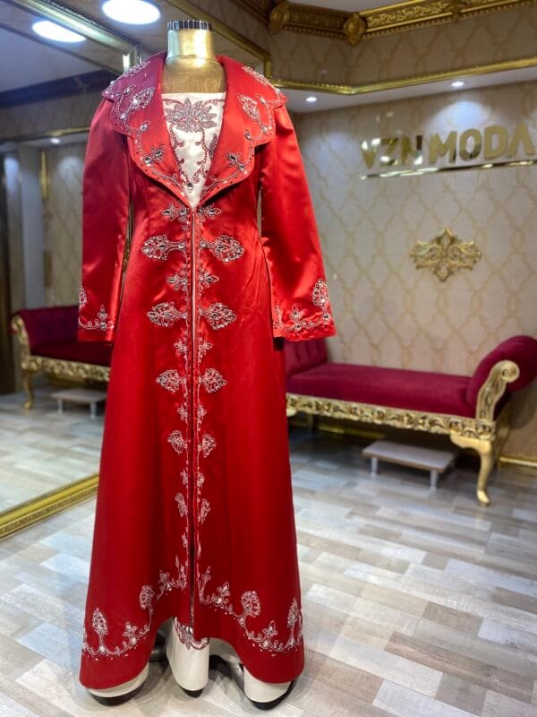 Vera-kirmizi-beyaz-saten-tasli-kaftan-abiye-elbise